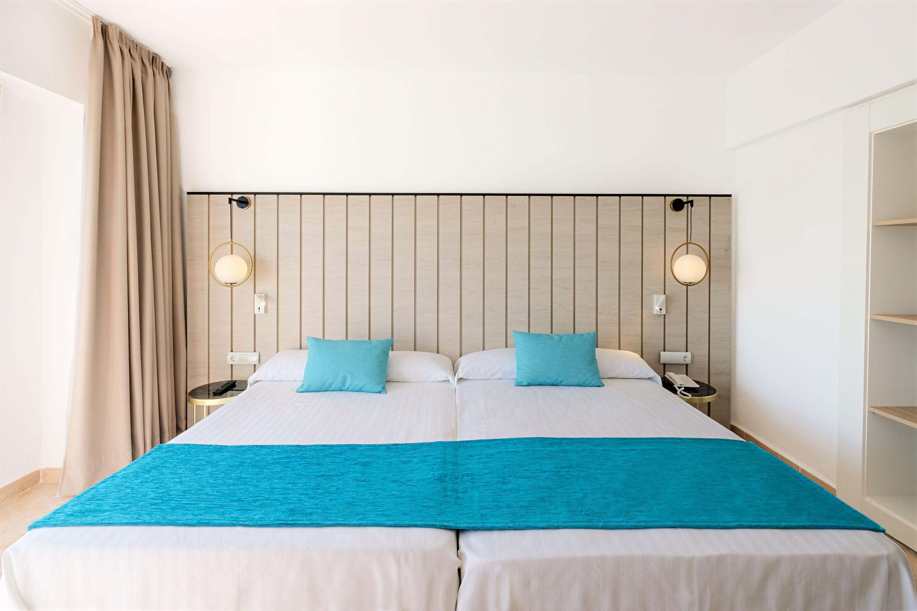 Azuline Hotel Bergantin San Antonio  Ngoại thất bức ảnh
