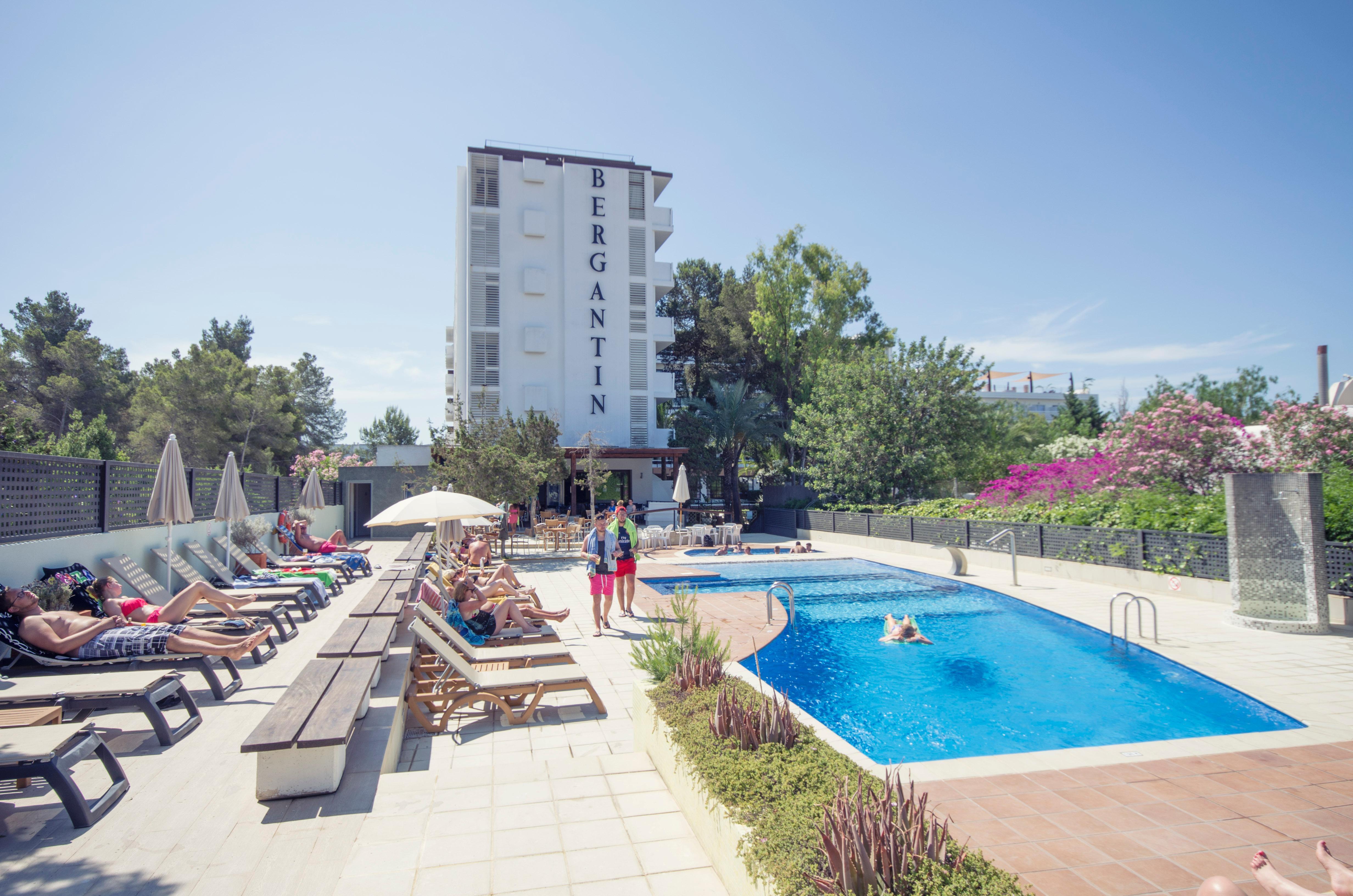 Azuline Hotel Bergantin San Antonio  Ngoại thất bức ảnh